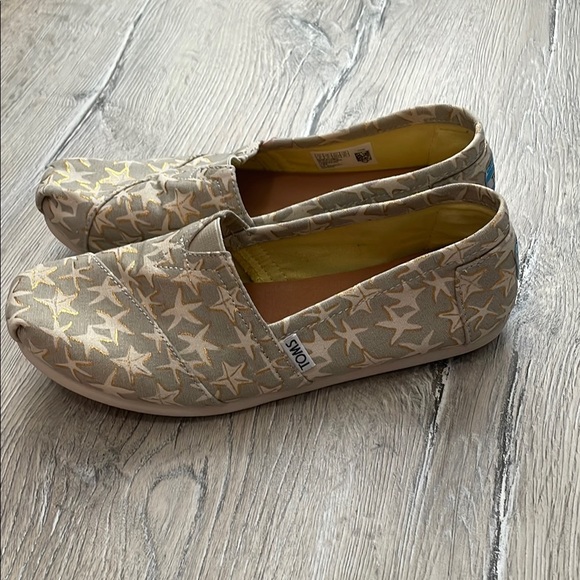 TOMS Women's Star Patterned Slip-On Shoes - Gold and Cream - Picture 5 of 9